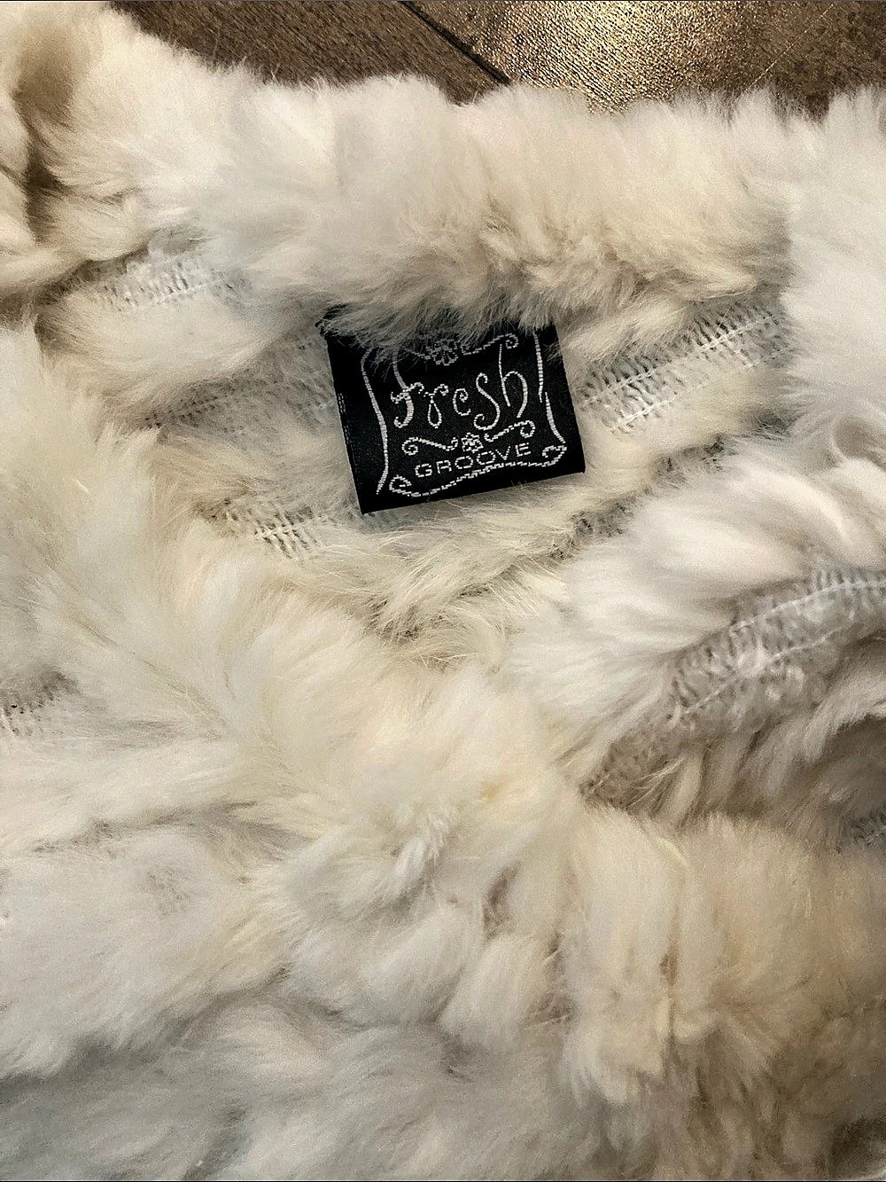 Fresh groove
Cream Rabbit Fur poncho - Picture 3 of 4